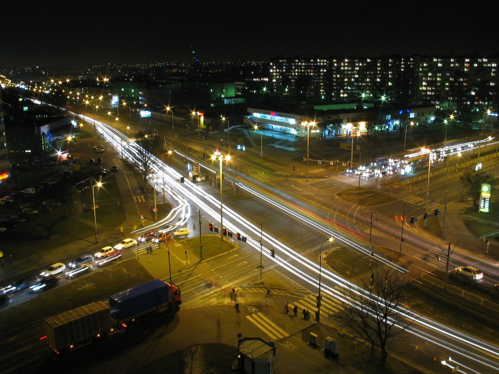 Which one has the advantage, LED street lamp or high pressure sodium lamp?